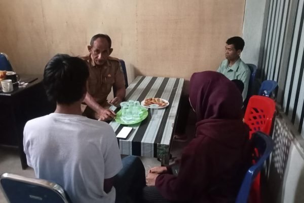 Siswa korban pengeroyokan guru didampingi pihak keluarganya lapor ke UPT PPA Kabupaten Bima.