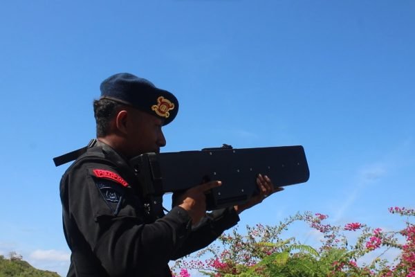 Personel Satgas Drone Mabes Polri siap siaga mengantisipasi potensi ancaman dari drone liar di Sirkuit Mandalika.