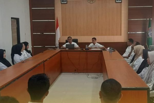 Kepala Kantor Pertanahan Kabupaten Bima, Lalu Makhyaril Huda, S.ST., M.H., QRMP memberikan pembinaan pada 27 PPPK.