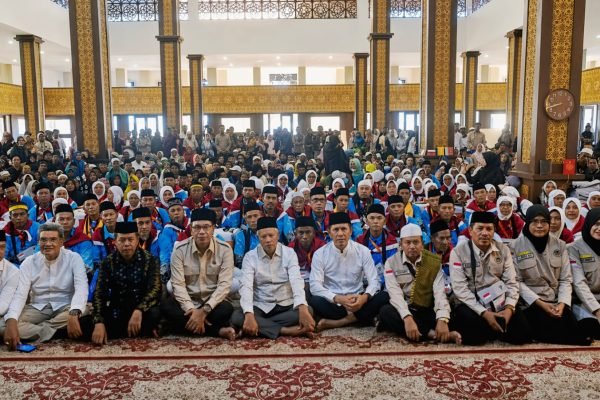 Momen pelepasan jamaah calon haji Kabupaten Bima.