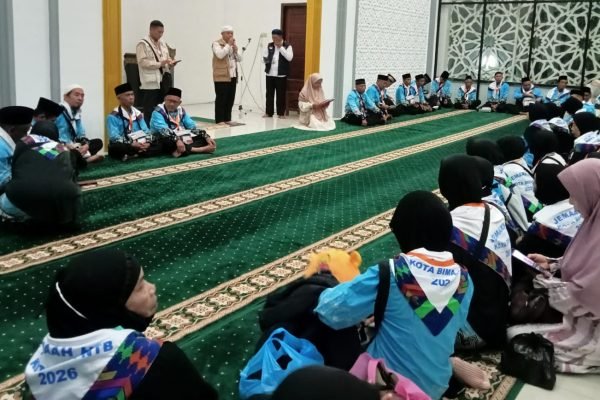 Suasana pelepasan JCH di Masjid Nurlatif Pemkot Bima.