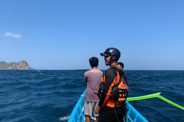 Tim SAR lakukan pencarian kakek hilang di perairan Lombok Timur.