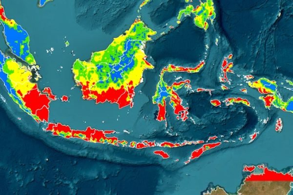 Peta tingkat kemudahan terbakar di Indonesia yang menunjukkan sebagian besar wilayah NTB berada pada kategori merah atau sangat mudah terbakar, Kamis (14/8/2026). Foto: Tangkapan layar/BMKG