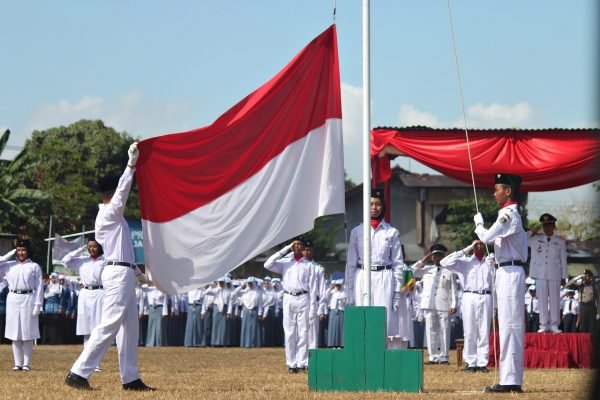 Ilustrasi Pengibaran Bendera Merah Putih. (Dok Pixabay)