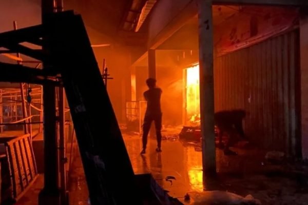 Kebakaran Ruko di Pasar Keruak Lombok Timur. Foto: Ist
