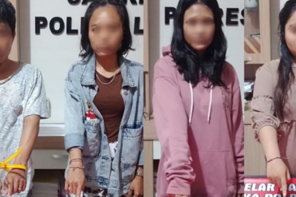 Empat orang yang terdiri dari tiga perempuan dan seorang pria diamankan Satresnarkoba Polres Lombok Timur dalam penggerebekan sebuah rumah di kawasan Kebun Baru, Kelurahan Sandubaya, Kecamatan Selong, Rabu (2/9/2026) malam. Polisi turut mengamankan tiga paket yang diduga sabu dengan berat bruto sekitar 1 gram. (Foto: Istimewa)